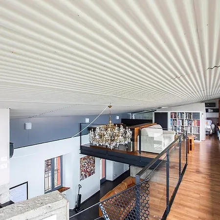 Lakeview Villa, Terrace And Garage 别墅 *