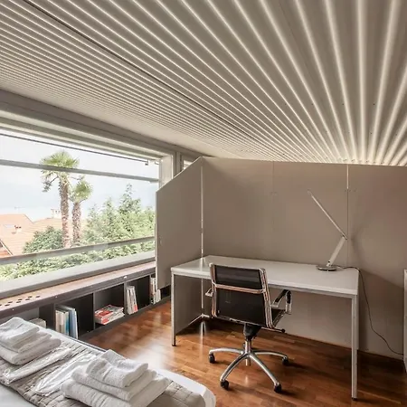 Lakeview Villa, Terrace And Garage 别墅 *