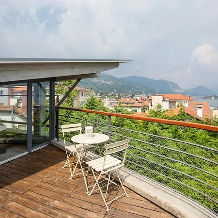 Lakeview Villa, Terrace And Garage 别墅 *